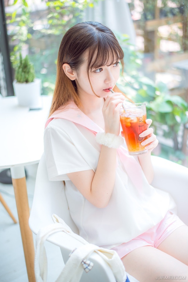 爱情有若佛家的禅---不可说，不可说，一说就是错[lizhigushicom]。婚姻和爱情的模式在世界有千万种，我的看法：女人是一架钢琴，遇到一位名家来弹，奏出来的是一支名曲。如果是一个普通人来弹，也许会奏出一条流行曲，要是碰上了不会弹琴的人，恐怕就不成歌了。